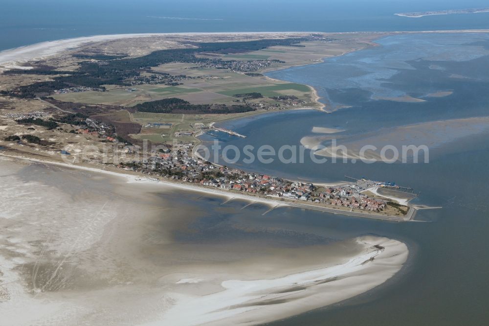 Wittdün from the bird's eye view: Beach area of the island Amrum with Wittduen in Schleswig-Holstein