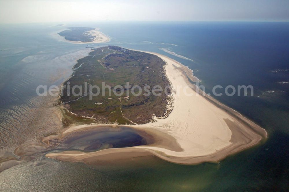 Aerial image Baltrum - Blick auf die Insel Baltrum nach Westen. Baltrum ist mit rund 6,5 Quadratkilometern die kleinste der bewohnten Ostfriesichen Inseln. Im Hintergrund die Insel Norderney. View of the island Baltrum to the west. Baltrum is about 6.5 square kilometers and the smallest of the inhabited East Frisian Islands. In the background the island of Norderney.