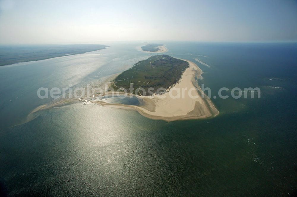 Aerial photograph Baltrum - Blick auf die Insel Baltrum nach Westen. Baltrum ist mit rund 6,5 Quadratkilometern die kleinste der bewohnten Ostfriesichen Inseln. Im Hintergrund die Insel Norderney. View of the island Baltrum to the west. Baltrum is about 6.5 square kilometers and the smallest of the inhabited East Frisian Islands. In the background the island of Norderney.