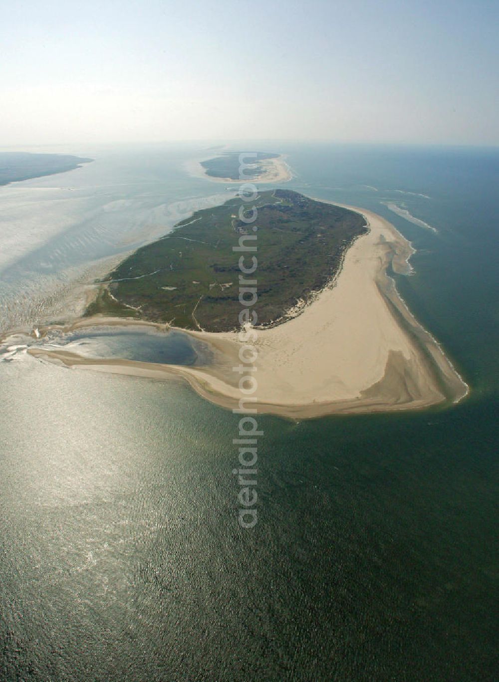 Baltrum from above - Blick auf die Insel Baltrum nach Westen. Baltrum ist mit rund 6,5 Quadratkilometern die kleinste der bewohnten Ostfriesichen Inseln. Im Hintergrund die Insel Norderney. View of the island Baltrum to the west. Baltrum is about 6.5 square kilometers and the smallest of the inhabited East Frisian Islands. In the background the island of Norderney.