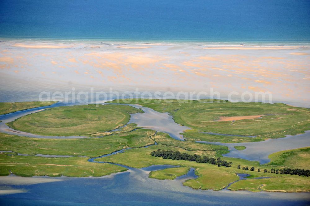 Groß Mordorf from the bird's eye view: Die Insel Bock liegt in der Ostsee südwestlich von Hiddensee und gehört wie diese zum deutschen Bundesland Mecklenburg-Vorpommern. Die Insel Bock wurde künstlich durch Aufspülung des Sandes aus der Fahrrinne nach Stralsund geschaffen und gehört zur Kernzone des Nationalparks Vorpommersche Boddenlandschaft. The Island Bock in the Baltic Sea southwestern of the Island Hiddensee in Mecklenburg-Western Pomerania.