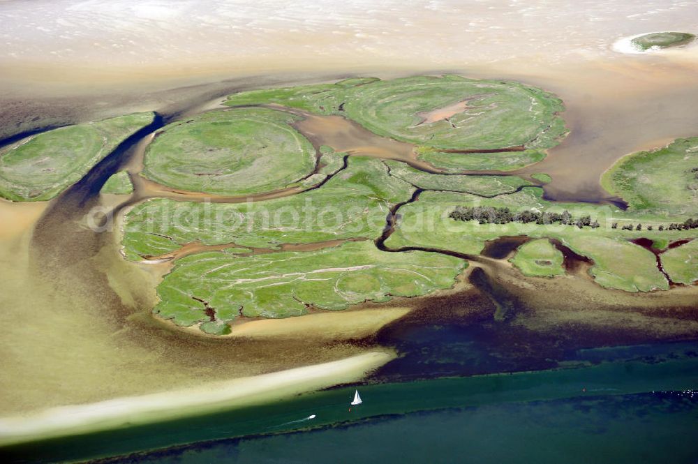 Groß Mordorf from above - Die Insel Bock liegt in der Ostsee südwestlich von Hiddensee und gehört wie diese zum deutschen Bundesland Mecklenburg-Vorpommern. Die Insel Bock wurde künstlich durch Aufspülung des Sandes aus der Fahrrinne nach Stralsund geschaffen und gehört zur Kernzone des Nationalparks Vorpommersche Boddenlandschaft. The Island Bock in the Baltic Sea southwestern of the Island Hiddensee in Mecklenburg-Western Pomerania.