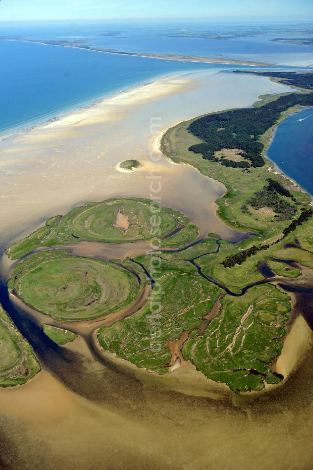 Aerial photograph Groß Mordorf - Die Insel Bock liegt in der Ostsee südwestlich von Hiddensee und gehört wie diese zum deutschen Bundesland Mecklenburg-Vorpommern. Die Insel Bock wurde künstlich durch Aufspülung des Sandes aus der Fahrrinne nach Stralsund geschaffen und gehört zur Kernzone des Nationalparks Vorpommersche Boddenlandschaft. The Island Bock in the Baltic Sea southwestern of the Island Hiddensee in Mecklenburg-Western Pomerania.