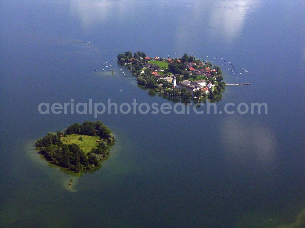 Chiemsee from the bird's eye view: Blick auf Insel und Ort Frauenchiemsee