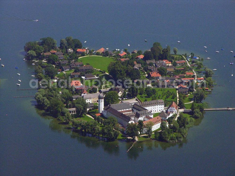 Aerial photograph Chiemsee - Blick auf Insel und Ort Frauenchiemsee