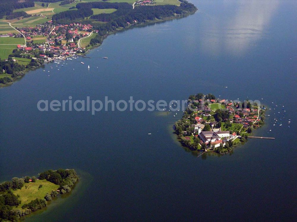 Chiemsee from the bird's eye view: Blick auf Insel und Ort Frauenchiemsee