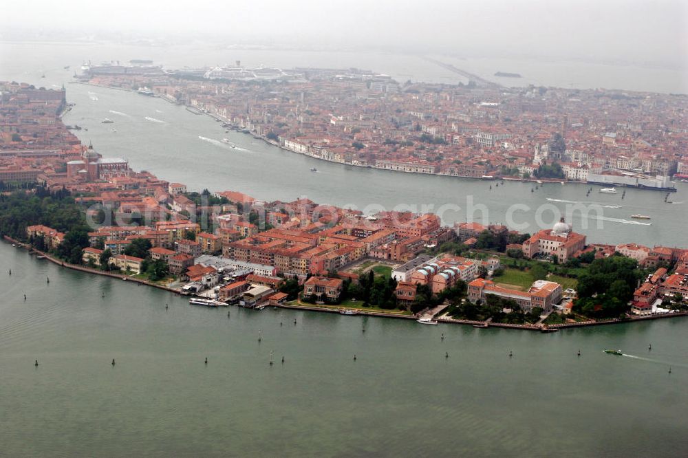 Venedig from above - Blick auf die Insel La Giudecca in der Lagune von Venedig mit dem Hotel Cipriani und dem Bauer Palladio Hotel & Spa. Im Hintergrund sind der Canale della Giudecca und der Stadtteil Dorsoduro zu sehen. View to the island Giudecca in the lagoon of Venice, with the hotel Cipriani and the Bauer Palladio Hotel & Spa. In the background are the Canale della Giudecca and the district Dorsoduro recognizeable.