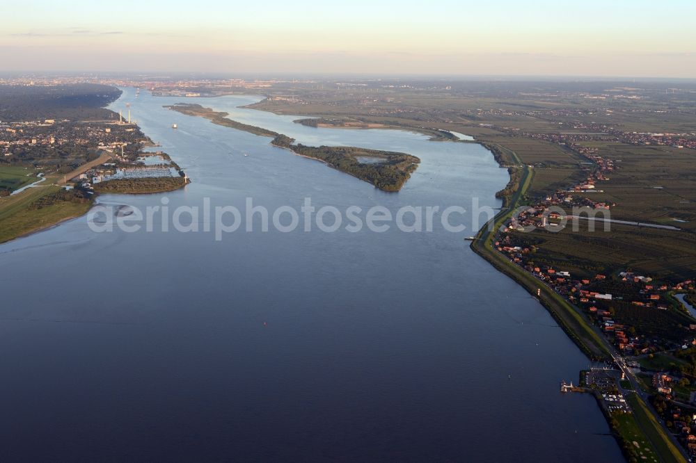 Jork from the bird's eye view: Hanskalbsand Island in the river Elbe in Jork in the state of Lower Saxony