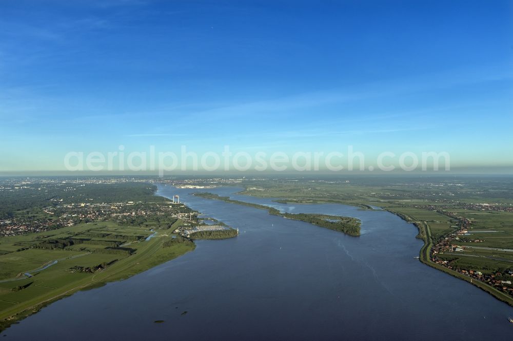 Jork from the bird's eye view: Hanskalbsand Island in the river Elbe in Jork in the state of Lower Saxony