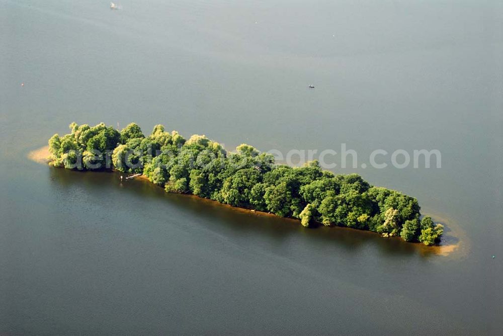 Aerial photograph Berlin - Blick auf die Insel Hasselwerder im Tegeler See in Reinickendorf.