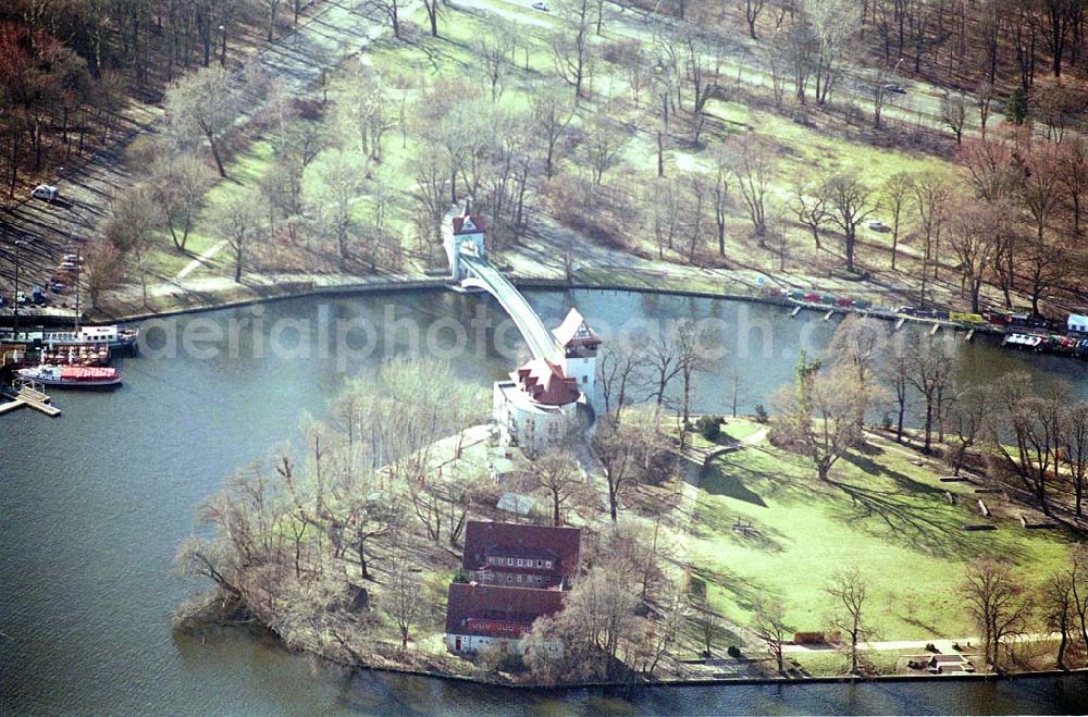 Aerial photograph Berlin-Treptow - Insel der Jugend am Plänterwald in Berlin-Treptow