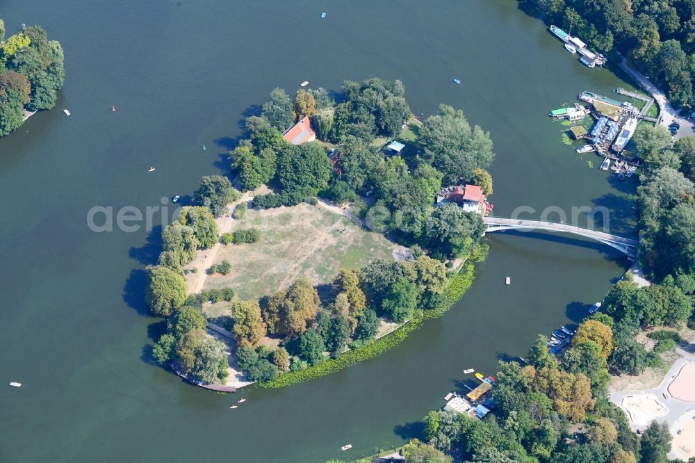 Aerial photograph Berlin - Island on the banks of the river course of Spree River in the district Treptow in Berlin, Germany