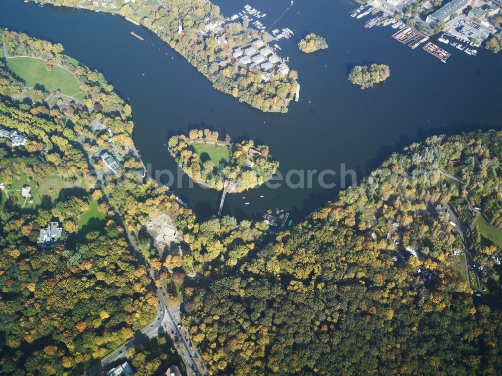 Aerial image Berlin Treptow - Isle of Youth on the banks of the spear on Tretpower Park in Berlin