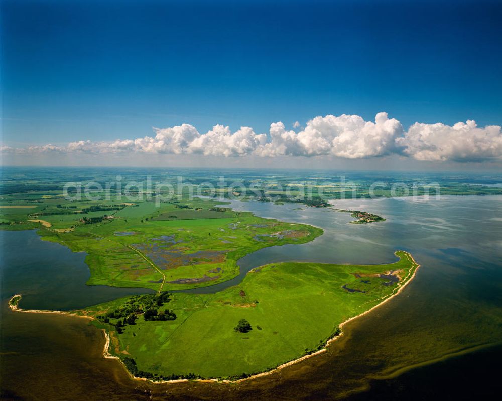 Greifswald from the bird's eye view: The island Koos is the largest island in the Greifswalder indentation and belongs to the nature reserve island Koos, Kooser Lake and Wampener ledge