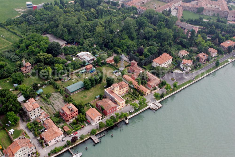 Aerial photograph Venedig - Blick auf die Insel Lido, einen schmalen Landstreifen, der die Lagune von Venedig von der offenen Adria trennt. View to the island Lido, an small land stripe, wich seperate the lagoon of Venice from the open Adria.