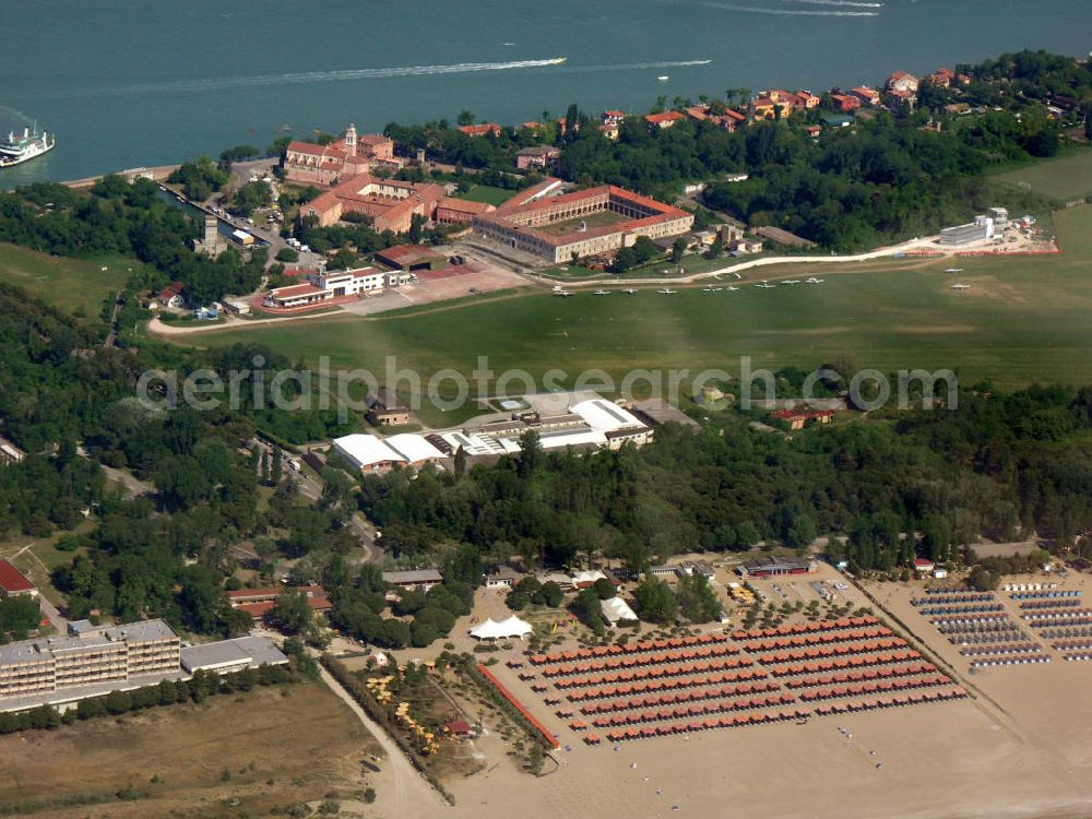 Aerial image Venedig - Blick auf die Insel Lido, einen schmalen Landstreifen, der die Lagune von Venedig von der offenen Adria trennt. Im Zentrum der Insel ist das Benediktinerkloster San Nicolò aus dem 11. Jahrhundert zu erkennen. Dahinter liegt der Flugplatz San Nicolò. View to the island Lido, an small land stripe, wich seperate the lagoon of Venice from the open Adria. In the center of the island is the Benedictine abbey San Nicolò recognizable, wich was built in the 11. century. Behind the abbey, the airport San Nicolò is situated.