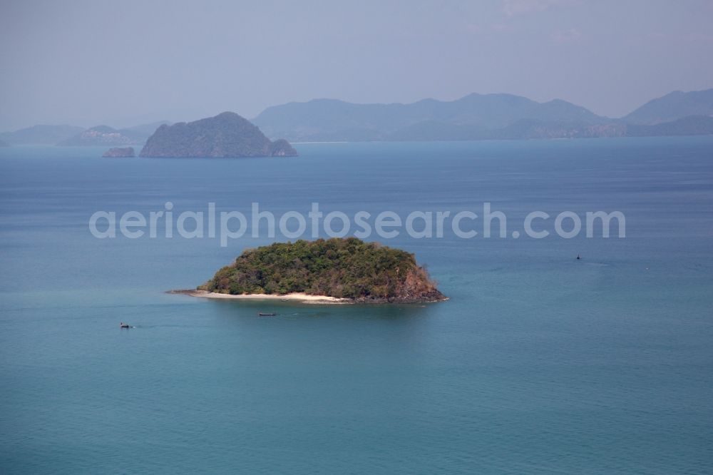 Koh Keaw from the bird's eye view: The island of Ko Mali, east of the city of Koh Keaw, located on the island of Phuket in Thailand