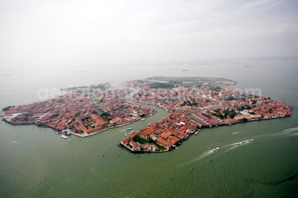 Murano from above - Blick auf die Insel Murano in der Lagune von Venedig. Die Insel wurde durch die Glasbläserei berühmt. View to the island of Murano in the lagoon of Venice. The island got famous because of its glass blowing.