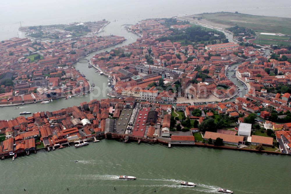 Murano from above - Blick auf die Insel Murano in der Lagune von Venedig. Die Insel wurde durch die Glasbläserei berühmt. View to the island of Murano in the lagoon of Venice. The island got famous because of its glass blowing.