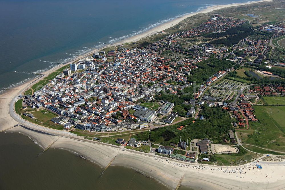 Aerial photograph NORDERNEY - Blick auf die Insel Norderney , eine der Ostfriesischen Inseln im Nordwesten Deutschlands, die dem Festland des Bundeslandes Niedersachsen zwischen der Ems- und Wesermündung in der Deutschen Bucht vorgelagert sind. Mit einer Fläche von 26,29 Quadratkilometern ist Norderney nach Borkum die zweitgrößte Insel dieser Inselgruppe und gehört zum zum Nationalpark Niedersächsisches Wattenmeer. Norderney Island, one of the East Frisian Islands in the north-west Germany