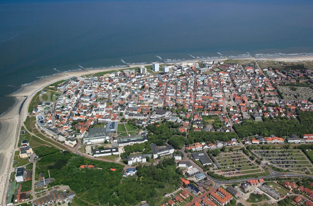 Aerial image NORDERNEY - Blick auf die Insel Norderney , eine der Ostfriesischen Inseln im Nordwesten Deutschlands, die dem Festland des Bundeslandes Niedersachsen zwischen der Ems- und Wesermündung in der Deutschen Bucht vorgelagert sind. Mit einer Fläche von 26,29 Quadratkilometern ist Norderney nach Borkum die zweitgrößte Insel dieser Inselgruppe und gehört zum zum Nationalpark Niedersächsisches Wattenmeer. Norderney Island, one of the East Frisian Islands in the north-west Germany