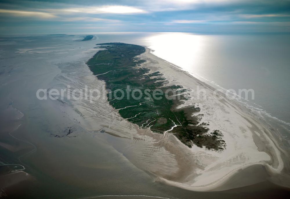 Aerial photograph NORDERNEY - Blick auf die Insel Norderney , eine der Ostfriesischen Inseln im Nordwesten Deutschlands, die dem Festland des Bundeslandes Niedersachsen zwischen der Ems- und Wesermündung in der Deutschen Bucht vorgelagert sind. Mit einer Fläche von 26,29 Quadratkilometern ist Norderney nach Borkum die zweitgrößte Insel dieser Inselgruppe und gehört zum zum Nationalpark Niedersächsisches Wattenmeer. Norderney Island, one of the East Frisian Islands in the north-west Germany