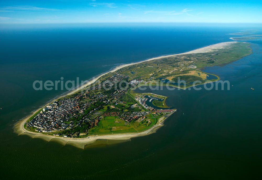 Aerial photograph NORDERNEY - Blick auf die Insel Norderney , eine der Ostfriesischen Inseln im Nordwesten Deutschlands, die dem Festland des Bundeslandes Niedersachsen zwischen der Ems- und Wesermündung in der Deutschen Bucht vorgelagert sind. Mit einer Fläche von 26,29 Quadratkilometern ist Norderney nach Borkum die zweitgrößte Insel dieser Inselgruppe und gehört zum zum Nationalpark Niedersächsisches Wattenmeer. Norderney Island, one of the East Frisian Islands in the north-west Germany