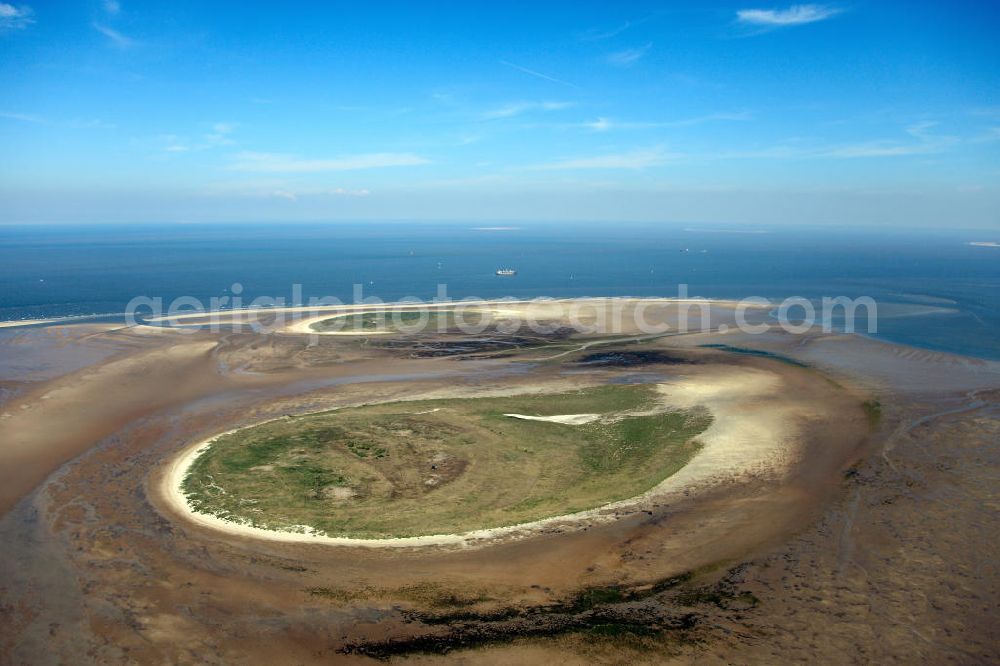 Aerial photograph Scharhörn - Scharhörn lies by the mouth of the Elbe. It is a part of Zone 1 of the Hamburg Wadden Sea National Park. Aside from a bird warden, the island has no permanent residents