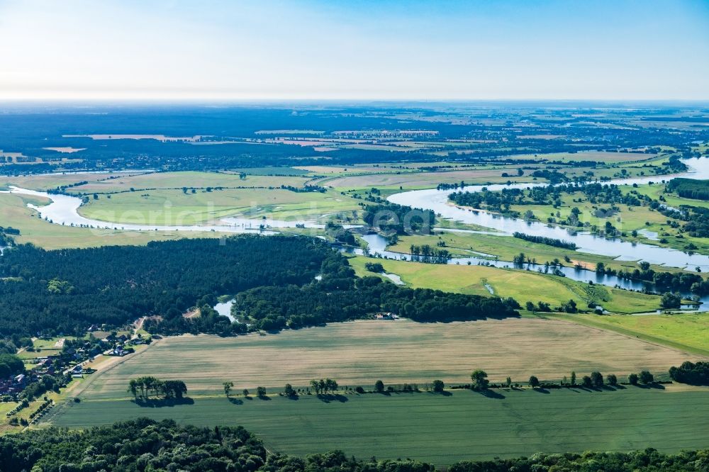 Hansestadt Werben (Elbe) from above - Island on the banks of the river course Elbe in the district Legde in Hansestadt Werben (Elbe) in the state Saxony-Anhalt, Germany