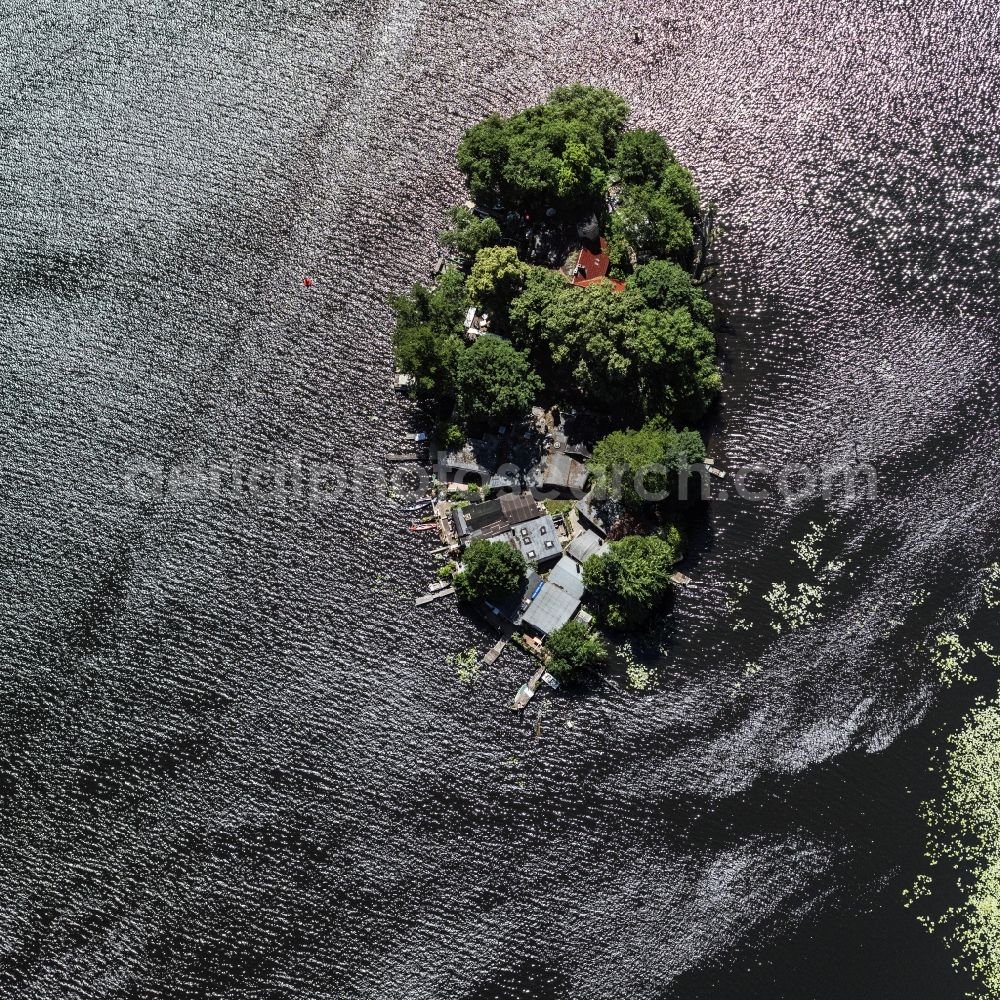 Aerial photograph Berlin - Island on the banks of the river course the Havel in Berlin, Germany