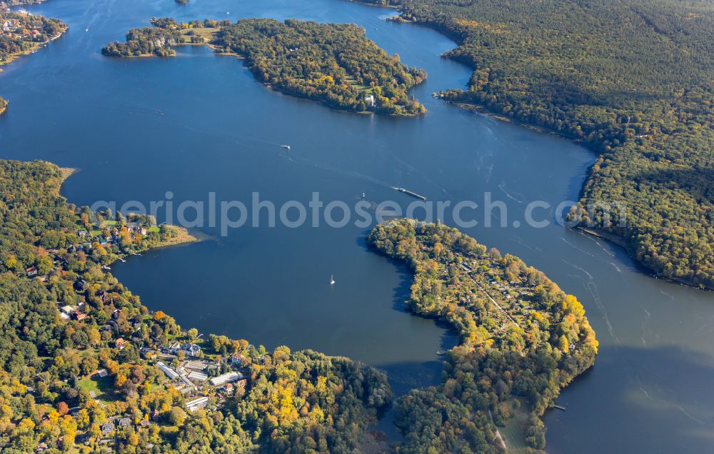 Berlin from the bird's eye view: Island on the banks of the river course of Havel, of Pfaueninsel, in Berlin, Germany