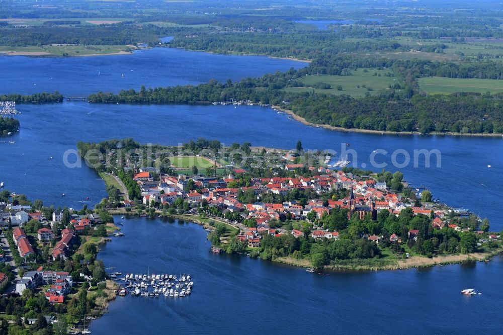 Aerial photograph Werder (Havel) - Island on the banks of the river course the Havel in Werder (Havel) in the state Brandenburg, Germany