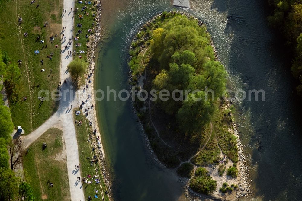 Aerial photograph München - Island - Weideinsel - on the bank of the river Isar in the district of Ludwigsvorstadt-Isarvorstadt in Munich in the state Bavaria, Germany