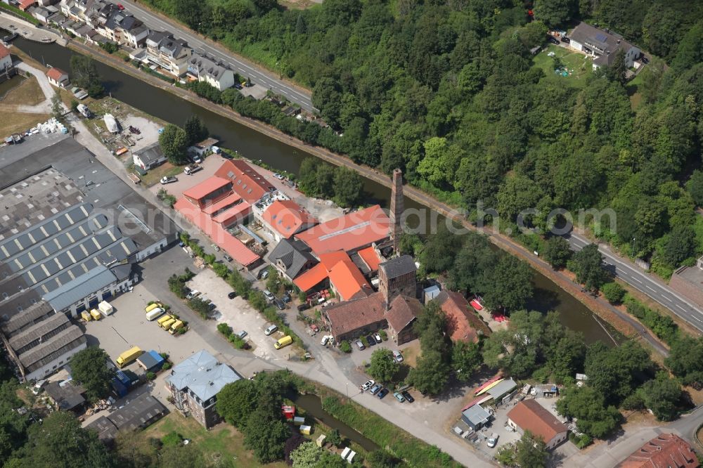 Aerial image Fachbach - Island with business enterprises on the banks of the river course of Lahn in the district Auf der Oberau in Fachbach in the state Rhineland-Palatinate, Germany