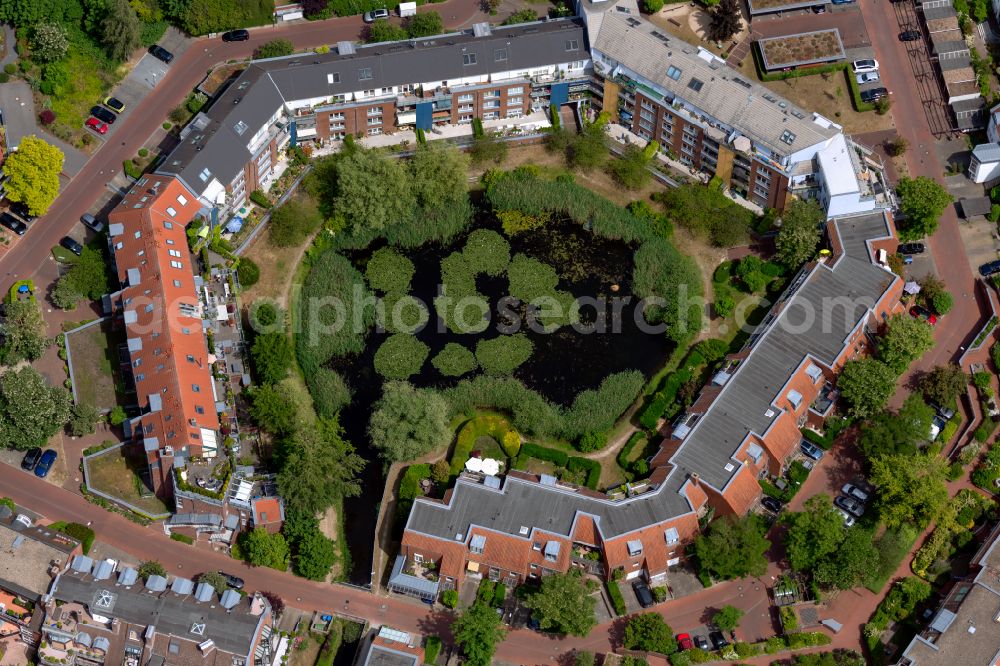 Hannover from the bird's eye view: Island on the banks of the river course of Leine in the district Wuelfel in Hannover in the state Lower Saxony, Germany