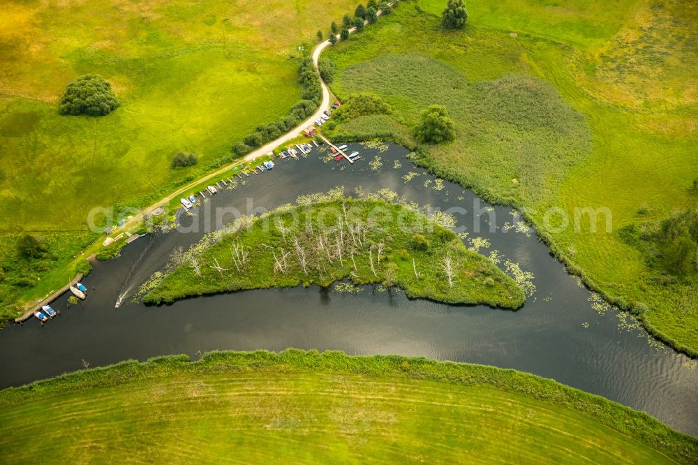 Schönfeld from above - Island on the banks of the river course of the river Peene and the water wan der rest area Trittelwitz in Schoenfeld in the state Mecklenburg - Western Pomerania