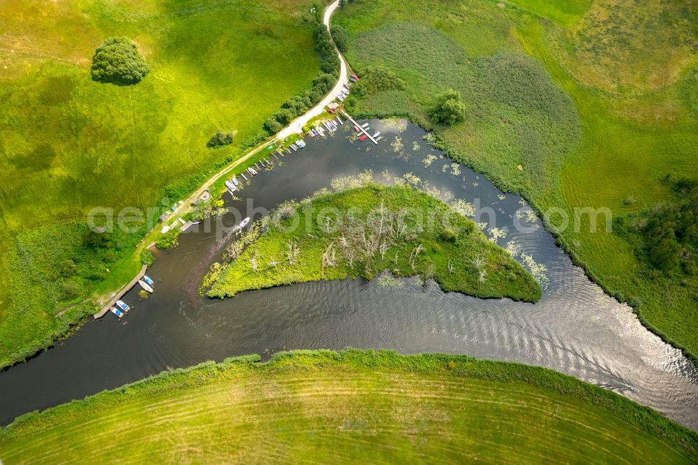 Aerial photograph Schönfeld - Island on the banks of the river course of the river Peene and the water wan der rest area Trittelwitz in Schoenfeld in the state Mecklenburg - Western Pomerania