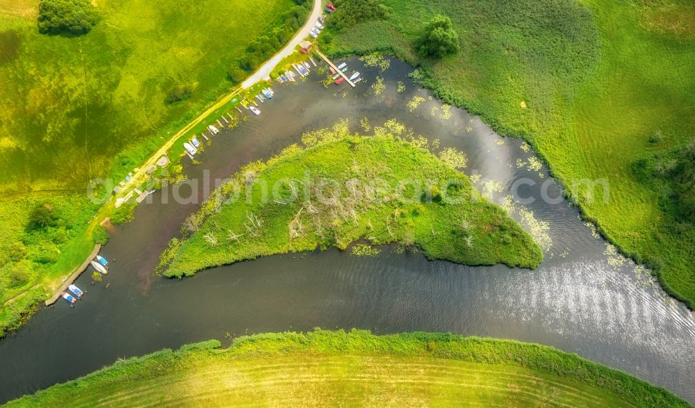 Schönfeld from above - Island on the banks of the river course of the river Peene and the water wan der rest area Trittelwitz in Schoenfeld in the state Mecklenburg - Western Pomerania