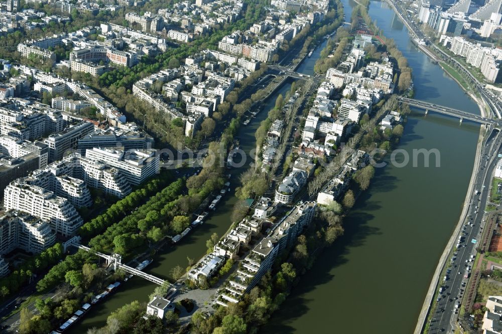 Aerial photograph Levallois-Perret - Ile de la Grande Jatte- Island on the banks of the river course Senne in Levallois-Perret in Ile-de-France, France