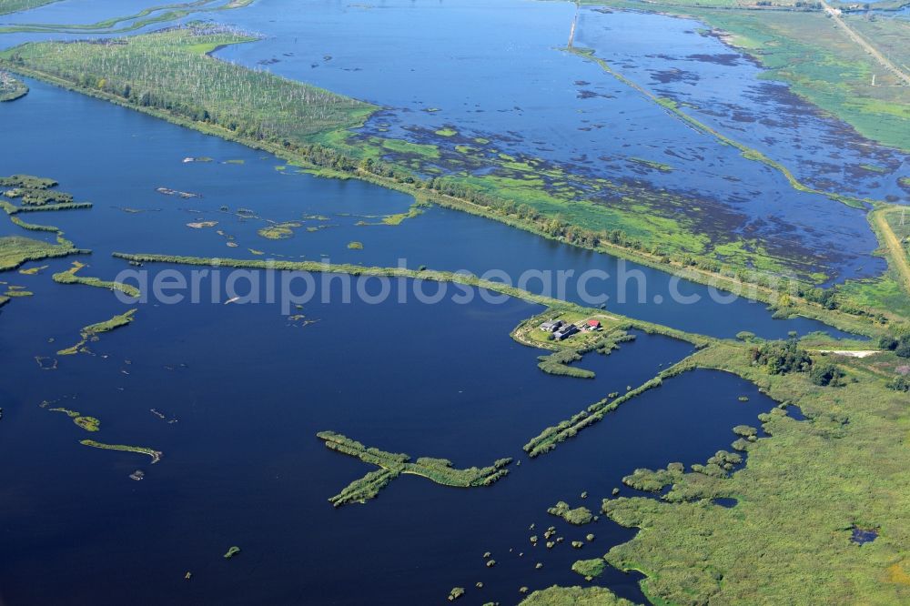 Aerial photograph Bugewitz - Island on the banks of the river course of the Stettiner Haff in the district Kamp in Bugewitz in the state Mecklenburg - Western Pomerania