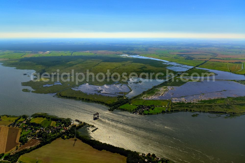 Aerial photograph Bugewitz - Island on the banks of the river course of the Stettiner Haff in the district Kamp in Bugewitz in the state Mecklenburg - Western Pomerania