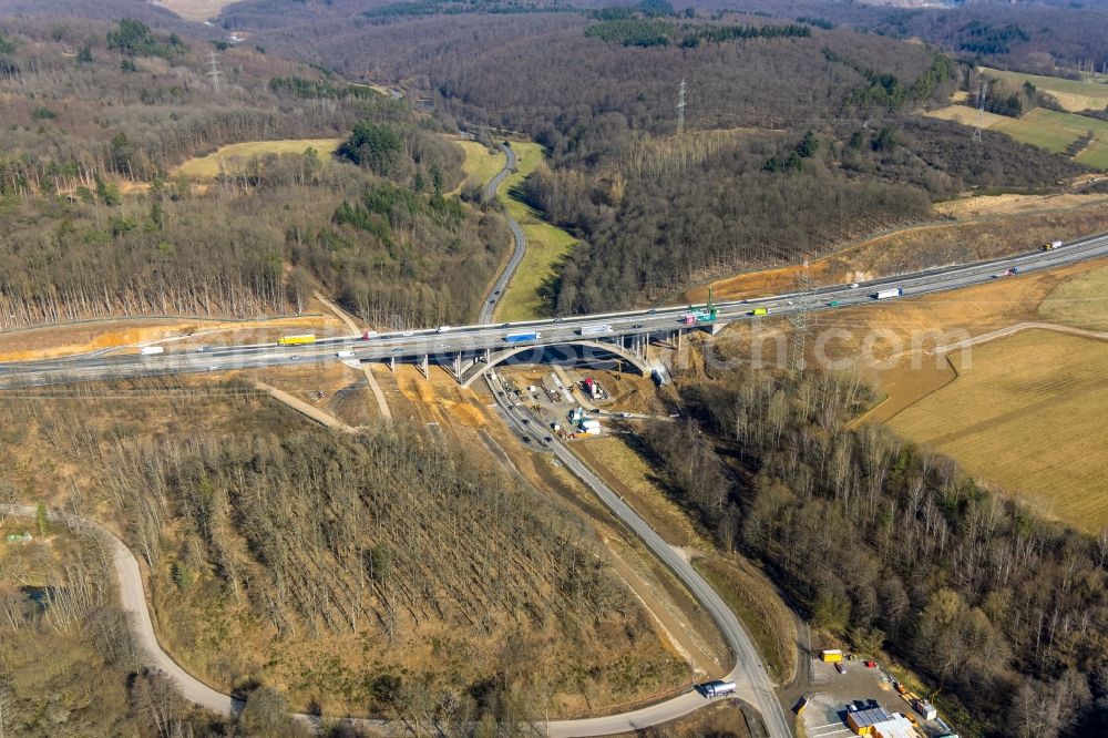 Aßlar from the bird's eye view: Construction site for the renovation, renewal and repair of the motorway bridge structure Bechlingen viaduct on the A45 motorway of the Sauerland line in Asslar in the state Hesse, Germany