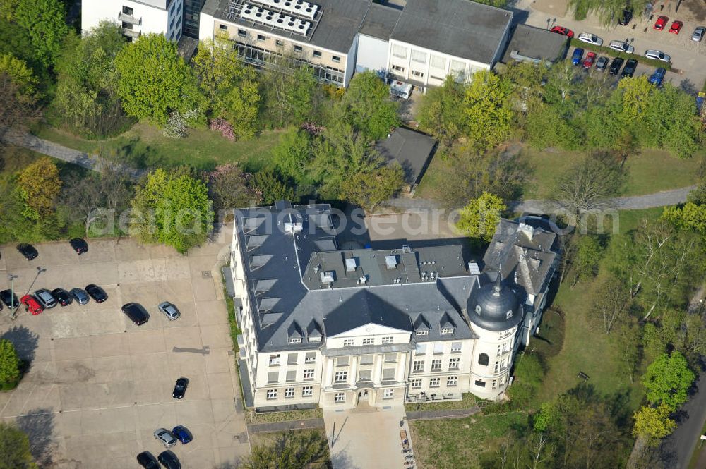 Berlin Dahlem from above - Das Institut für Biochemie gehört zum Fachbereich Biologie, Chemie und Pharmazie und hat seinen Sitz im Hahn - Meitner - Bau in der Thielalle. Diese befindet sich in Berlin Dahlem. Er ist nach Otto Hahn und Lise Meitner benannt. The institute for biochemistry of the Freie Universitaet is accomodated in the Hahn - Meitner - Bau in the Thielallee Berlin Dahlem. It is named after Otto Hahn and Lise Meitner.