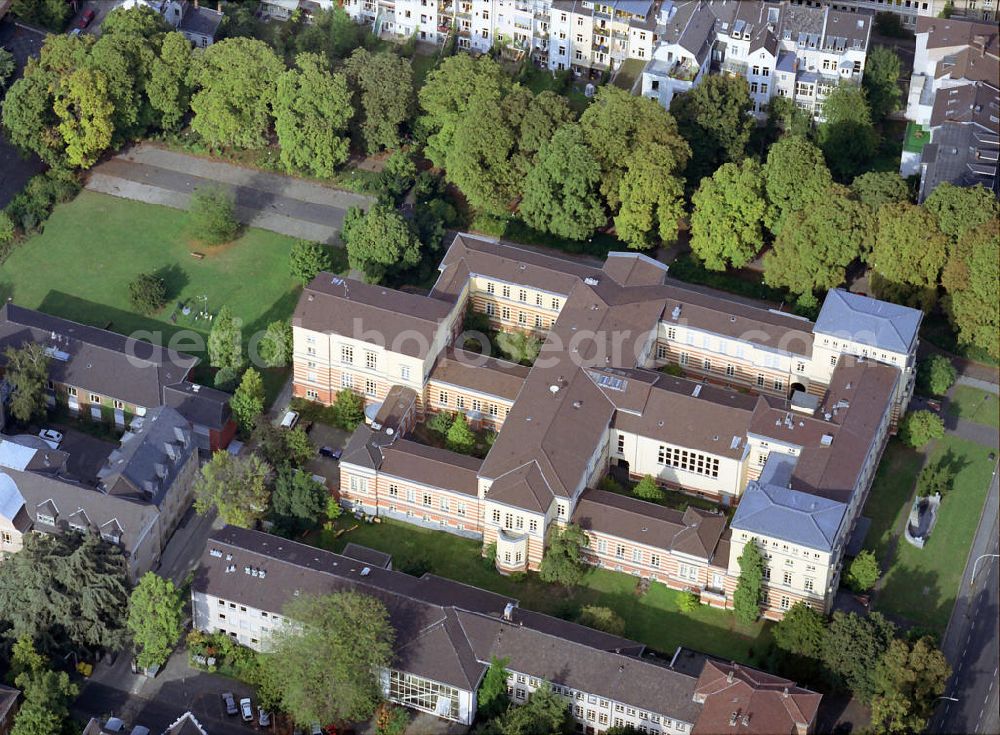 Aerial image Bonn - Neben dem Poppelsdorfer Schloss befindet sich an der Meckenheimer Allee das Institut für Mikrobiologie und Biotechnologie an der Universität Bonn. Next to the castle of Poppelsdorf on Meckenheimer Allee is the Institut of microbiology and biotechnology of the university of Bonn.