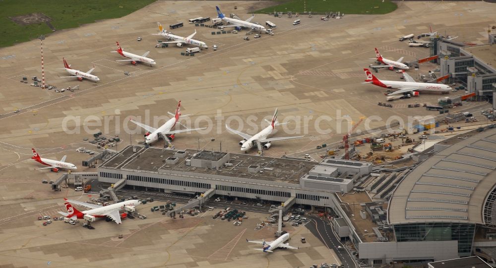 Aerial photograph Düsseldorf - International Airport in Dusseldorf in North Rhine-Westphalia. dus.com