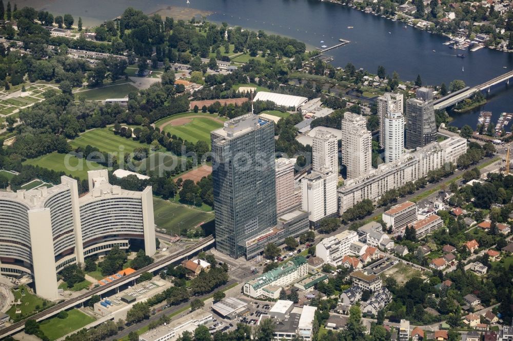 Aerial photograph Wien - The city center with United Nations Office for Outer Space Affairs and the Internationale Atomenergie-Organisation and IZD Tower in the downtown area in Vienna in Austria