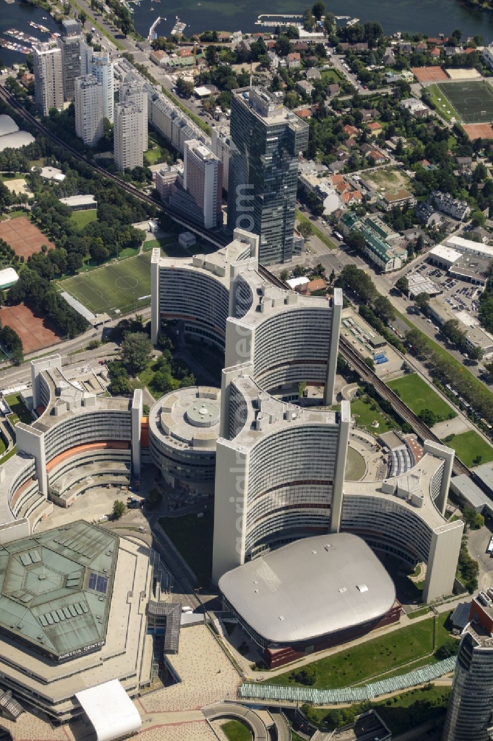 Wien from the bird's eye view: The city center with United Nations Office for Outer Space Affairs and the Internationale Atomenergie-Organisation and IZD Tower in the downtown area in Vienna in Austria