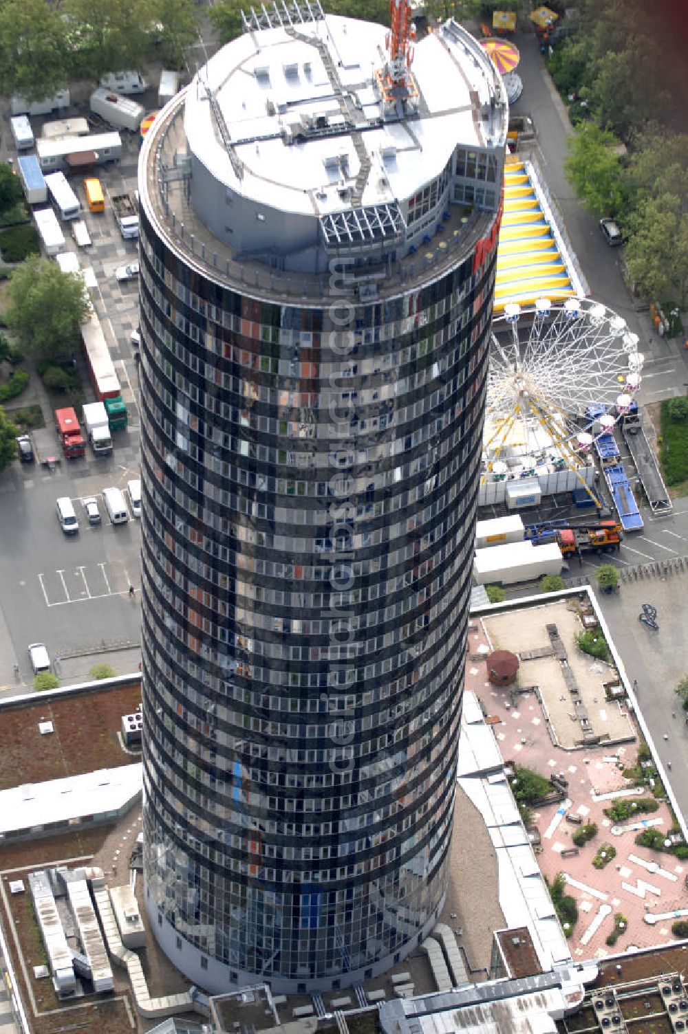 Aerial photograph Jena - Blick auf den INTERSHOP Tower, einem Bürohochhaus der Intershop Communications AG in Jena. Das zu DDR-Zeiten errichtete und 1999 umgebaute Hochhaus geht auf einen Entwurf des Architekten Hermann Henselmann zurück. View of the INTERSHOP Tower, an office building Intershop Communications AG in Jena.