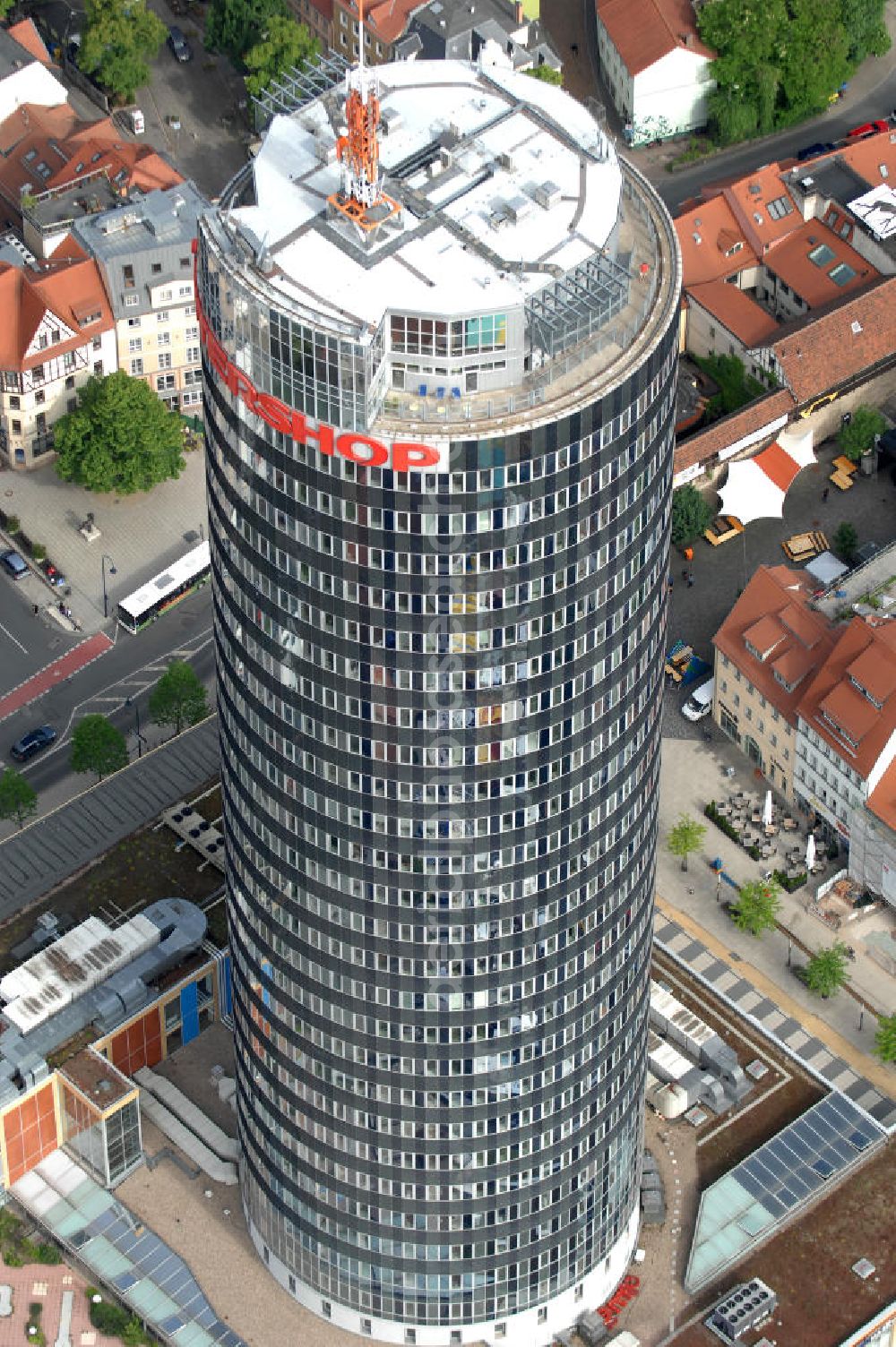 Aerial image Jena - Blick auf den INTERSHOP Tower, einem Bürohochhaus der Intershop Communications AG in Jena. Das zu DDR-Zeiten errichtete und 1999 umgebaute Hochhaus geht auf einen Entwurf des Architekten Hermann Henselmann zurück. View of the INTERSHOP Tower, an office building Intershop Communications AG in Jena.