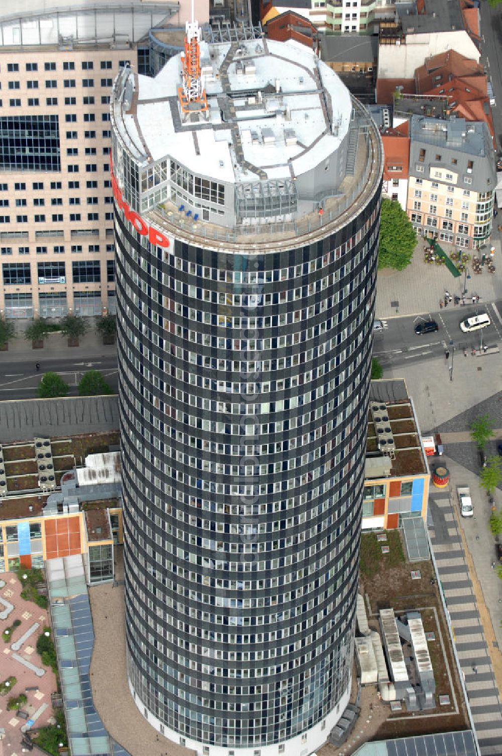 Aerial photograph Jena - Blick auf den INTERSHOP Tower, einem Bürohochhaus der Intershop Communications AG in Jena. Das zu DDR-Zeiten errichtete und 1999 umgebaute Hochhaus geht auf einen Entwurf des Architekten Hermann Henselmann zurück. View of the INTERSHOP Tower, an office building Intershop Communications AG in Jena.